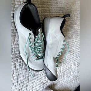 Arc’teryx Acrux SL Approach Women’s size 10